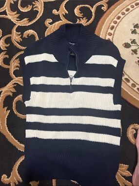 Small French connection sweater vest